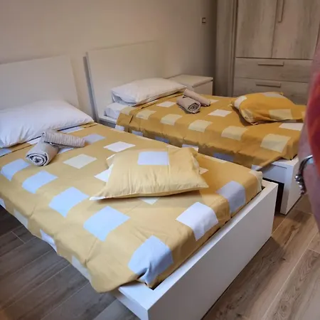 Apartment Queen Arena Concert *